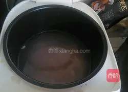 Illustration of how to make lotus seed, lily and barley soup 4