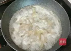 Illustration of how to make peanut, red dates and chicken feet soup 6