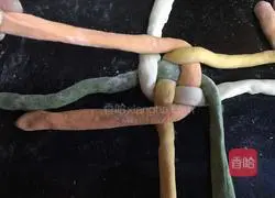 Illustration of how to make hydrangea steamed buns 9