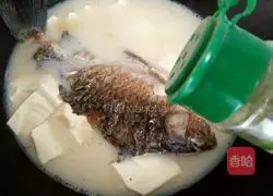 Illustration of how to make crucian carp tofu soup 8