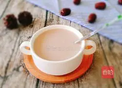 Illustration of how to make peanut red date soy milk 9