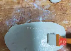 Illustration of how to make carrot flower rolls 2