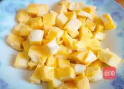 Illustration of how to make fried diced steamed buns 9