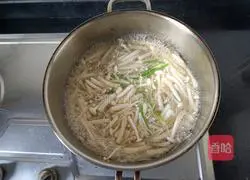 Illustration of how to make mushroom, hibiscus and egg soup 9