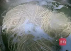 Illustration of how to make breakfast clear noodle soup 4