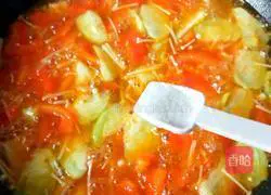 Illustration of how to make tomato sauce, luffa and mushroom soup 12