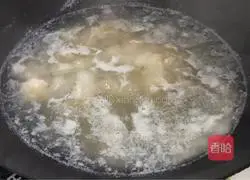 Seafood Illustration of how to make knife-cut noodles 4