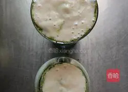 Illustration of how to make matcha yogurt fruit cup 13