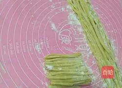 Illustration of how to make hand-rolled egg noodles 3