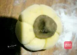 Illustration of making Acacia red bean and pumpkin buns 16