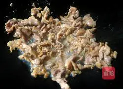 Meat slices fried with wild rice Practice illustration 3