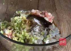 Illustration of how to make shrimp wontons 4