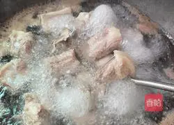 Illustration of how to make sweet and sour pork ribs 1