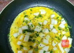 Illustration of how to make scallion steamed bun egg pancake 7