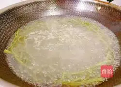 Illustration of how to make special fried noodles 4