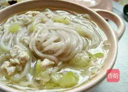 Illustration of how to make loofah, minced pork and shrimp skin noodles 12