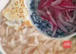 Illustration of hand-rolled radish noodles 8