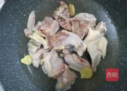 Illustration of how to make chicken soup 3