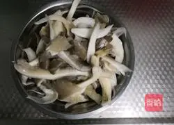 Illustration of making mushroom noodles 1
