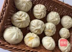 Illustration of how to make carrot, onion, mushroom and beef xiaolongbao 15