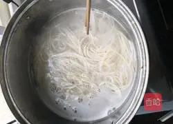 Illustration of how to make coriander noodles 3