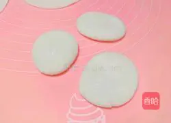 Illustration of how to make crystal leek and egg dumplings 14