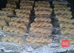 Illustration of how to make small twists (no frying) 9