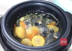 Illustration of how to make black chicken soup 4