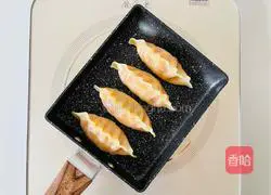Illustration of making delicious and nutritious fried dumplings with eggs in 10 minutes 2