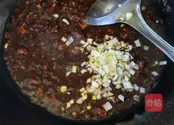 Illustration of how to make fried noodles in old Beijing 6