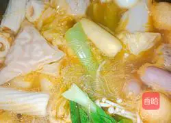 Illustration of how to make vermicelli meatball pot (tomato soup base) 9