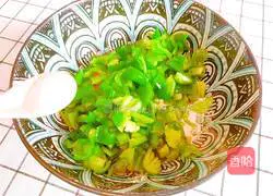 Oil-free version of green pepper Egg pancake recipe 8