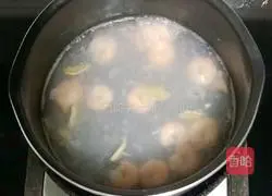 Illustration of how to make loofah and shrimp cakes (baby food supplement) 2