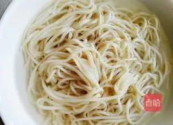 Illustration of how to make seafood noodles 3