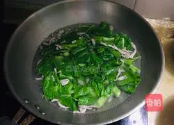 Illustration of how to make mustard shredded pork soup 9