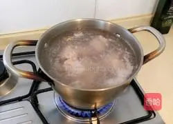 Illustration of how to make tomato ribs soup 3