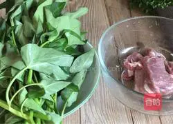 Illustration of how to make pork slices in sour soup 1