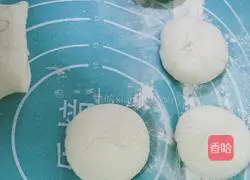 Illustration of how to make shrimp, egg and leek box 12