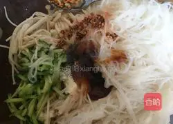 Illustration of how to make cold mushroom vermicelli 4