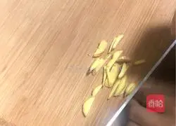 Illustration of how to make brown sugar and ginger egg soup 1