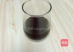 Illustration of how to make cold brewed condensed milk coffee (Vietnamese style) 2