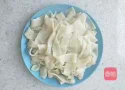 Illustration of how to make large plate of chicken noodles 16
