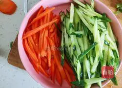 Illustration of how to make noodles with mushroom meat sauce 6