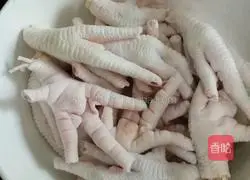 Illustration of how to make braised chicken feet 1