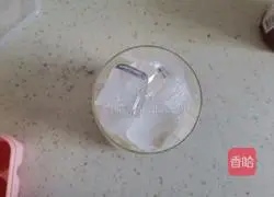 Illustration of how to make lychee lemon ice drink 4