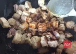 Chestnut braised pork recipe 5