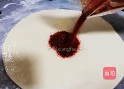 Illustration of how to make Shaanxi snack spicy pot helmet 8