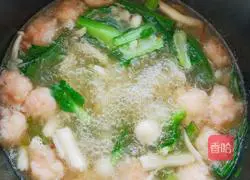 Illustration of how to make mushroom and shrimp soup 10