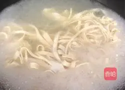 Illustration of how to make cold stir-fried Qian Zhang 1