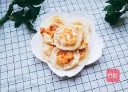 Illustration of how to make potato pancakes with dumpling skin 22